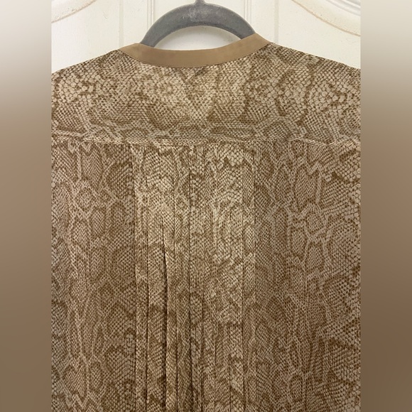 100% Silk Elegant Brown Snake Print Women's button down blouse - Picture 3 of 8